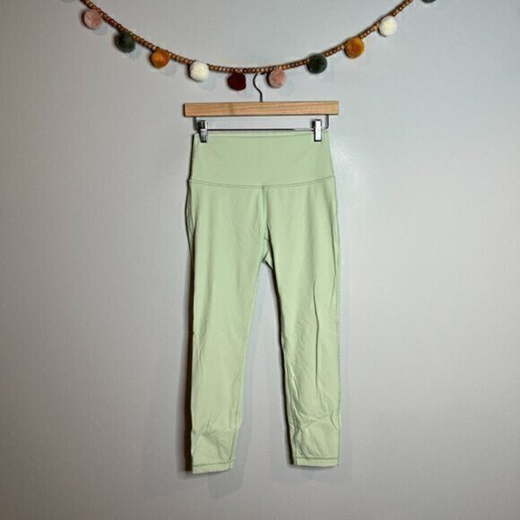 Lululemon light pastel green Wunder Under crops - Picture 1 of 5